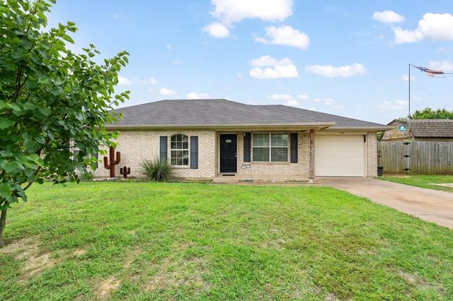 1105 Ashwood Ct, Cleburne, TX 76033