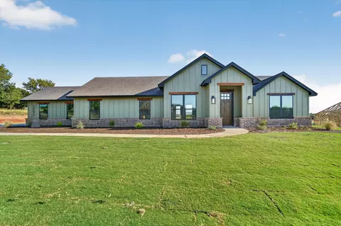 1097 Colt Rd, Springtown, TX 76082