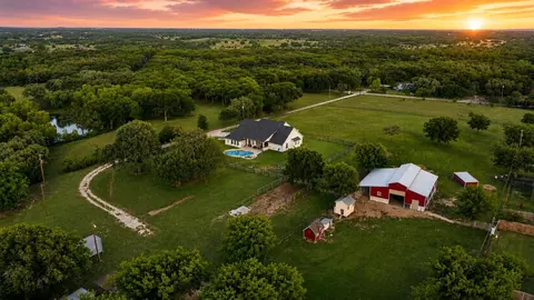 1920 Meander Rd, Granbury, TX 76049