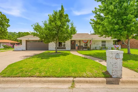 977 Mockingbird St, Stephenville, TX 76401