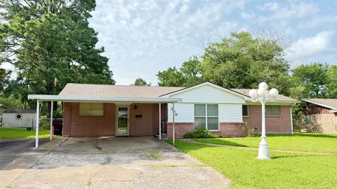 309 Glen Oaks, Bonham, TX 75418