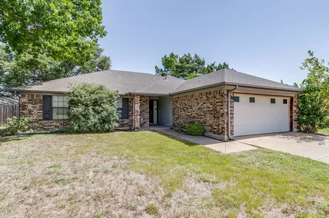 401 Revolution Ln, Arlington, TX 76002