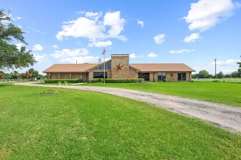 1900 S Shore Dr, Bonham, TX 75418