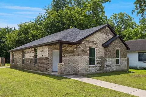 344 N Taylor St, Gainesville, TX 76240