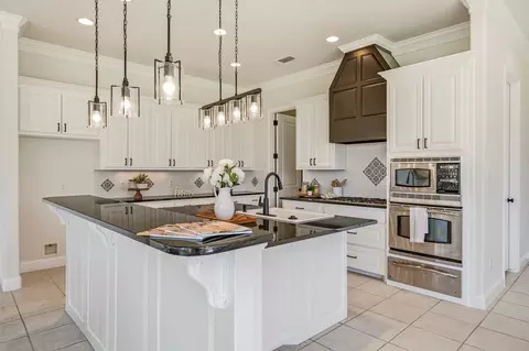 2414 Vineyard Dr, Granbury, TX 76048