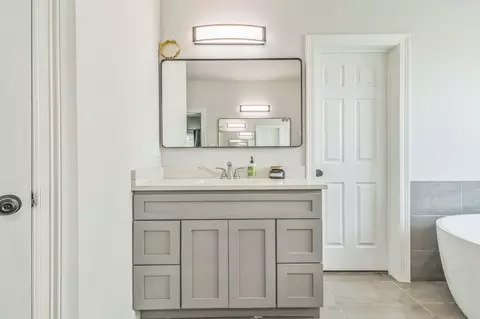 Bath - 424 N Mcgraw St, Forney, TX 75126 photo 6 of 9