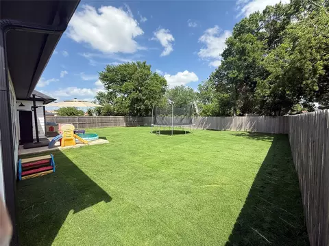 Exterior - 424 N Mcgraw St, Forney, TX 75126 photo 2 of 3