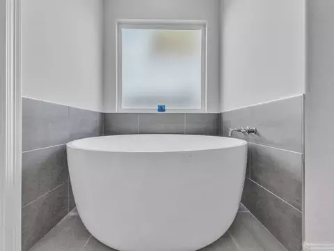 Bath - 424 N Mcgraw St, Forney, TX 75126 photo 5 of 9