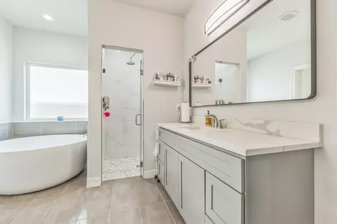 Bath - 424 N Mcgraw St, Forney, TX 75126 photo 2 of 9