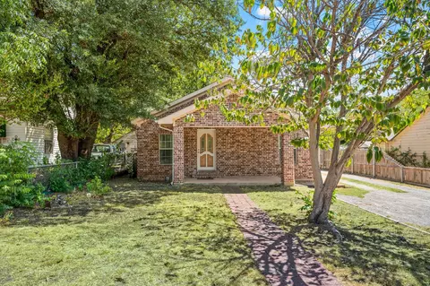 422 N Wood St, Denton, TX 76209