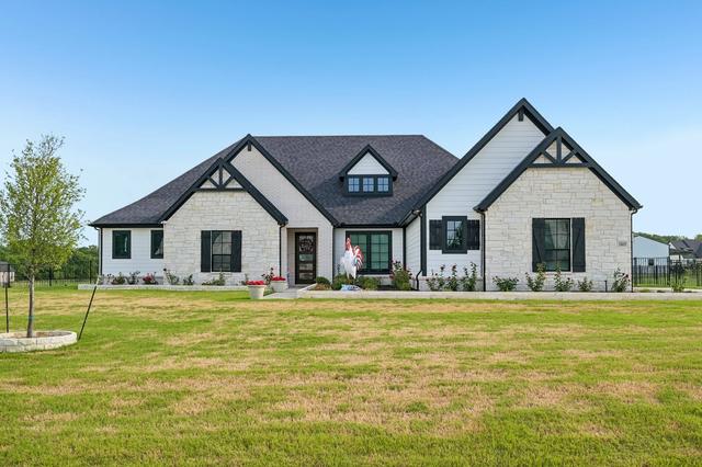 1065 Julian Dr, Van Alstyne, TX 75495