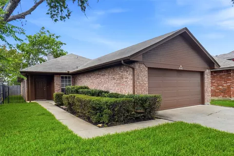 6701 Driffield Cir W, North Richland Hills, TX 76182
