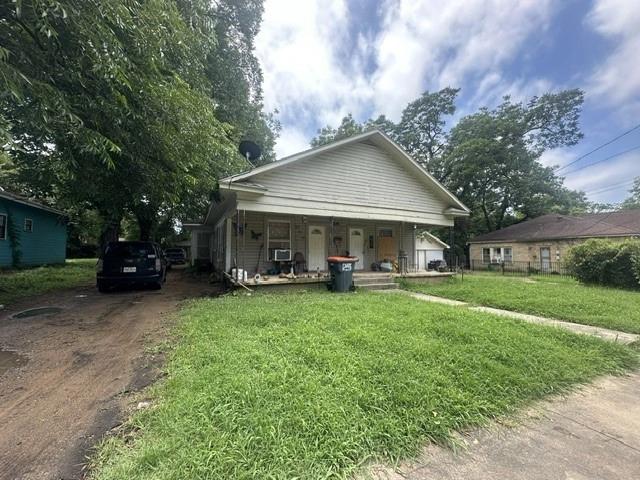 828 E Price St, Paris, TX 75460