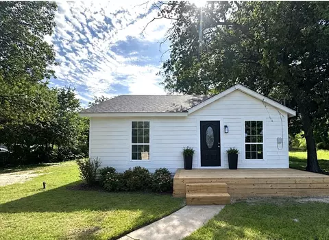 1007 N Lane St, Comanche, TX 76442