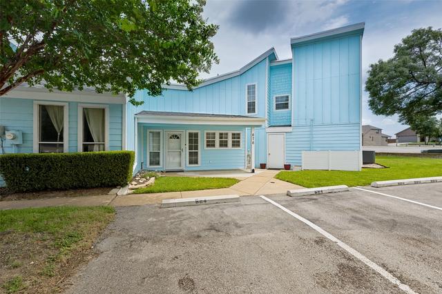 676 Harbor Dr, Azle, TX 76020