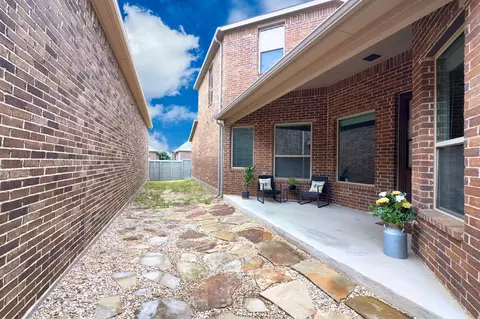 Exterior - 717 10th St, Argyle, TX 76226 photo 6 of 7