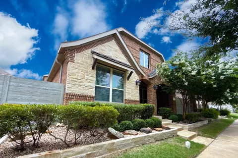 Exterior - 717 10th St, Argyle, TX 76226 photo 4 of 7