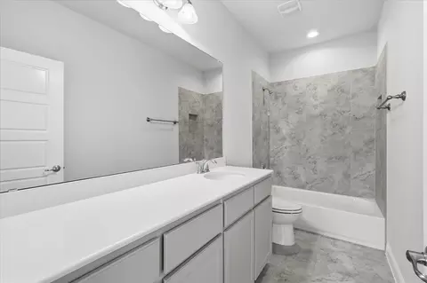 Bath - 717 10th St, Argyle, TX 76226 photo 4 of 4