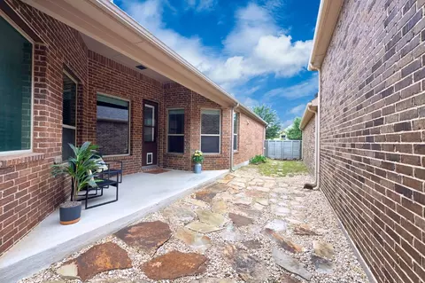 Exterior - 717 10th St, Argyle, TX 76226 photo 5 of 7