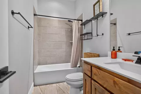 Bath - 3512 Ithaca St, Corinth, TX 76208 photo 2 of 8