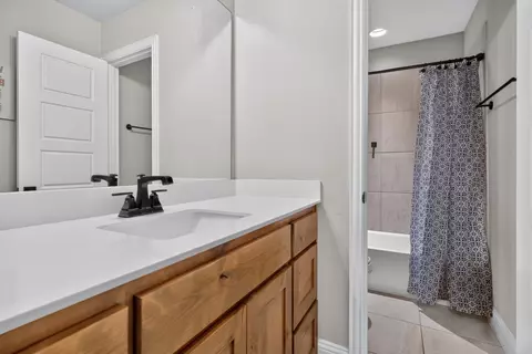 Bath - 3512 Ithaca St, Corinth, TX 76208 photo 6 of 8