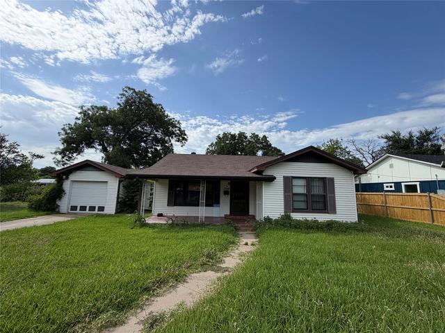 2516 Briarwood Ln, Bellmead, TX 76705