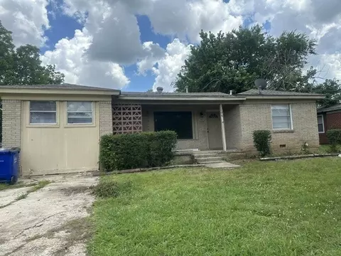 106 Tipton St, Whitesboro, TX 76273