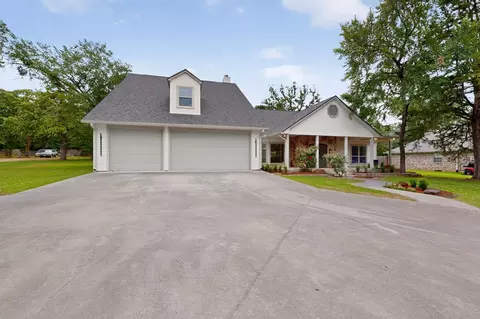 715 Kiowa Dr E, Gainesville, TX 76240
