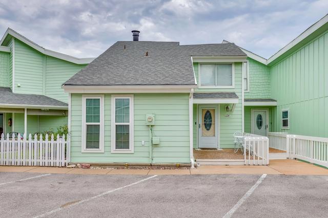 624 Harbor Cir, Azle, TX 76020