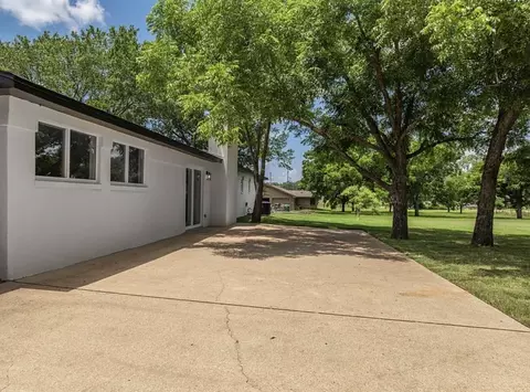 Exterior - 616 E Moonlight Dr, Robinson, TX 76706 photo 3 of 8