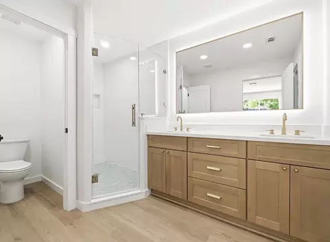 Bath - 616 E Moonlight Dr, Robinson, TX 76706 photo 1 of 5