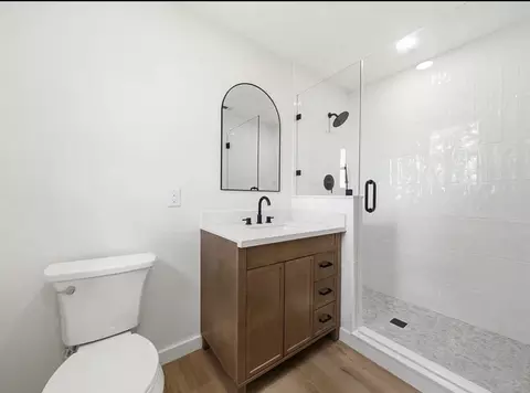Bath - 616 E Moonlight Dr, Robinson, TX 76706 photo 4 of 5