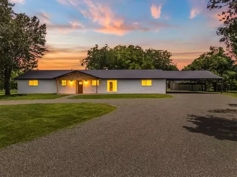 616 E Moonlight Dr, Robinson, TX 76706