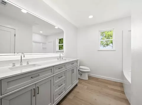 Bath - 616 E Moonlight Dr, Robinson, TX 76706 photo 5 of 5