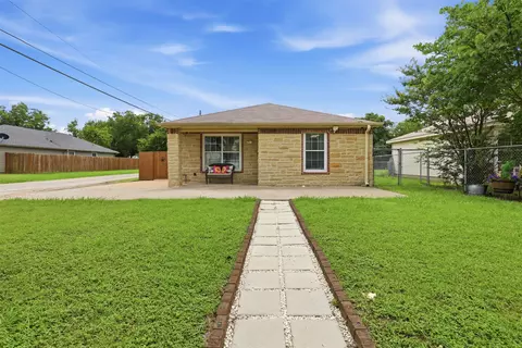 201 Eastland St, Cleburne, TX 76031