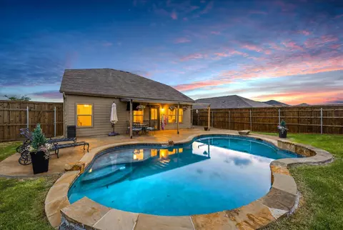 502 Azalea Dr, Nevada, TX 75173