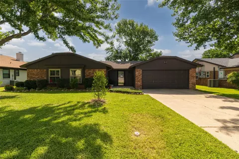 6528 Sherri Ln, North Richland Hills, TX 76182