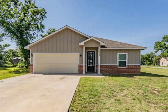 402 S Robbins St, Cleburne, TX 76031