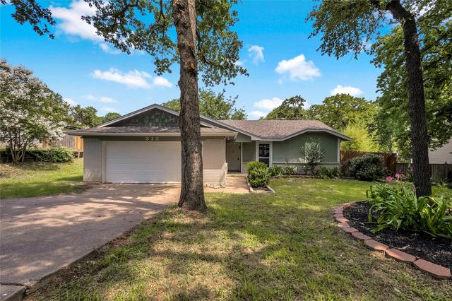 313 High Crest Dr, Azle, TX 76020