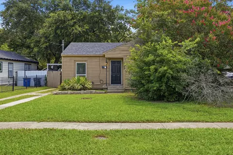 1450 Holcomb Rd, Dallas, TX 75217