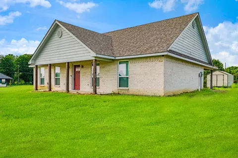 735 Todd St, Blossom, TX 75416