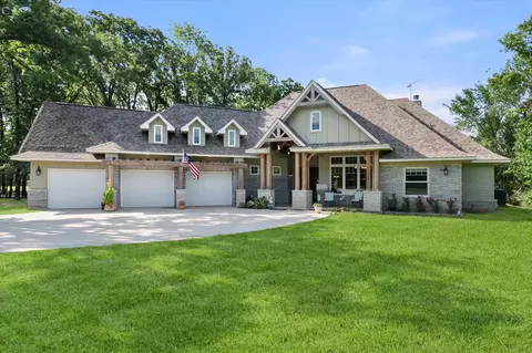 930 Waters Edge Dr, Corsicana, TX 75109