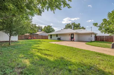 Exterior - 616 E Avenue E, Midlothian, TX 76065 photo 7 of 9