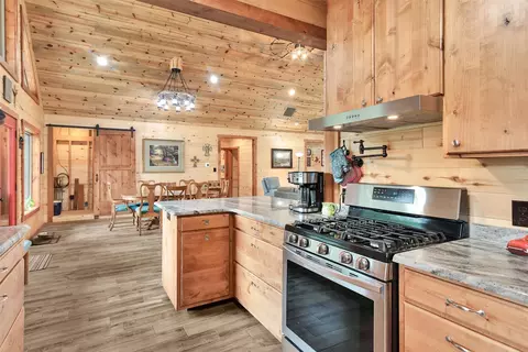 Kitchen - 905 E Fm 120, Denison, TX 75021 photo 4 of 4