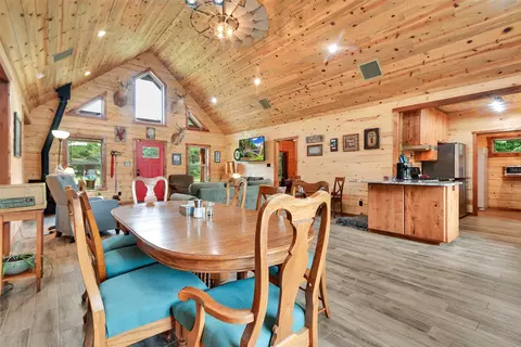 Dining - 905 E Fm 120, Denison, TX 75021 photo 2 of 2