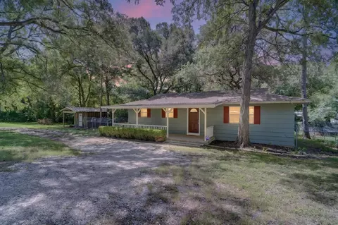 427 Whippoorwill Dr, Granbury, TX 76049