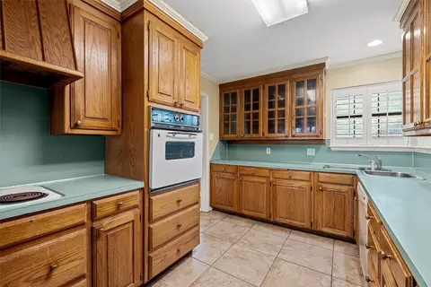 Kitchen - 3512 Bent Tree Cir, Waco, TX 76708 photo 2 of 5