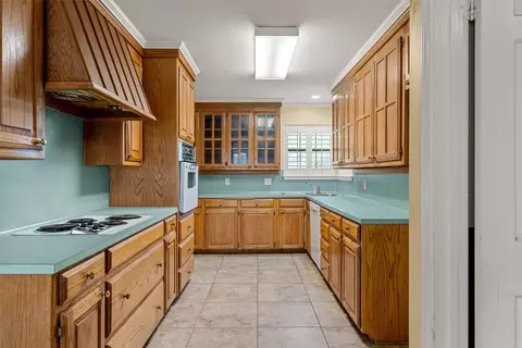 Kitchen - 3512 Bent Tree Cir, Waco, TX 76708 photo 3 of 5