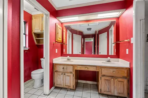 Bath - 3512 Bent Tree Cir, Waco, TX 76708 photo 2 of 2