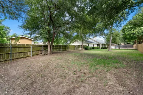 Exterior - 3512 Bent Tree Cir, Waco, TX 76708 photo 6 of 7